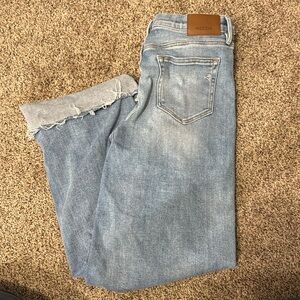 Basically new
Hidden jeans, pretty stretchy 
Size 31